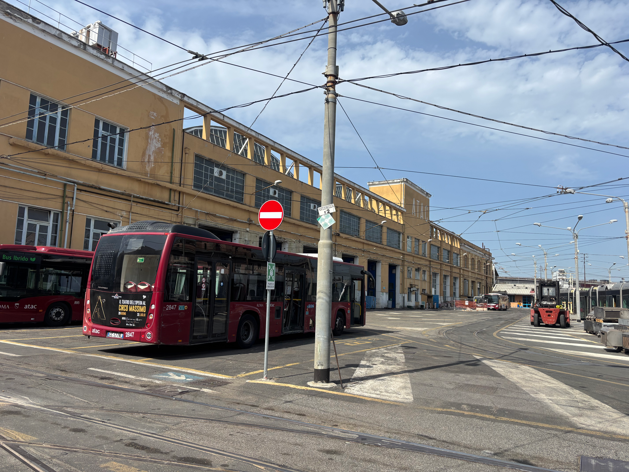 Il piazzale delle Officine Centrali di Prenestina nel luglio 2026